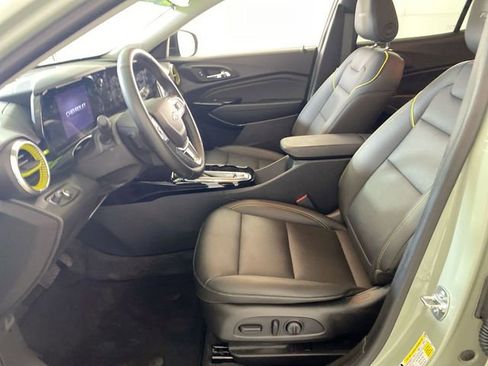 Used 2025 Chevrolet Trax ACTIV w/ Driver Confidence Package FWD image 24