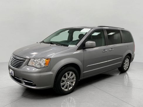 Used 2014 Chrysler Town & Country Touring image 10