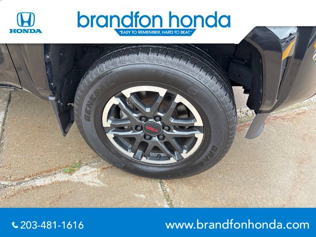Used 2024 Toyota Tacoma TRD Sport AWD/4WD image 31