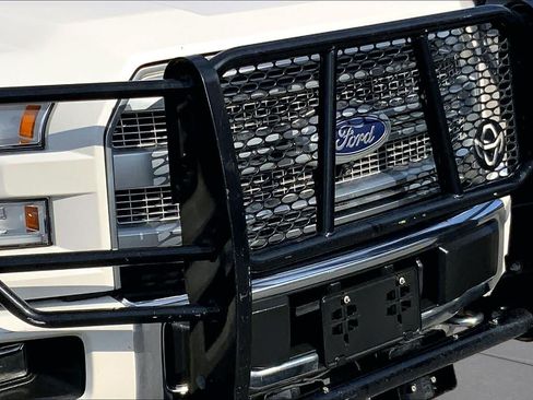Used 2015 Ford F150 Platinum w/ Equipment Group 701A Luxury AWD/4WD image 26