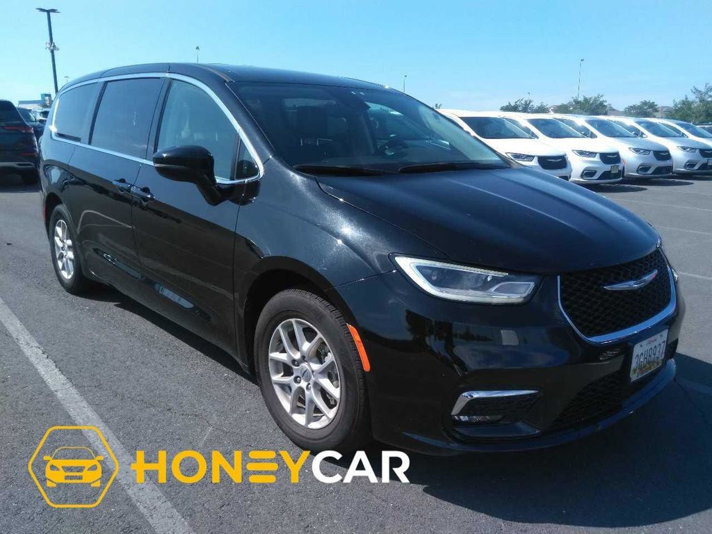 Used 2024 Chrysler Pacifica Touring-L FWD image 1