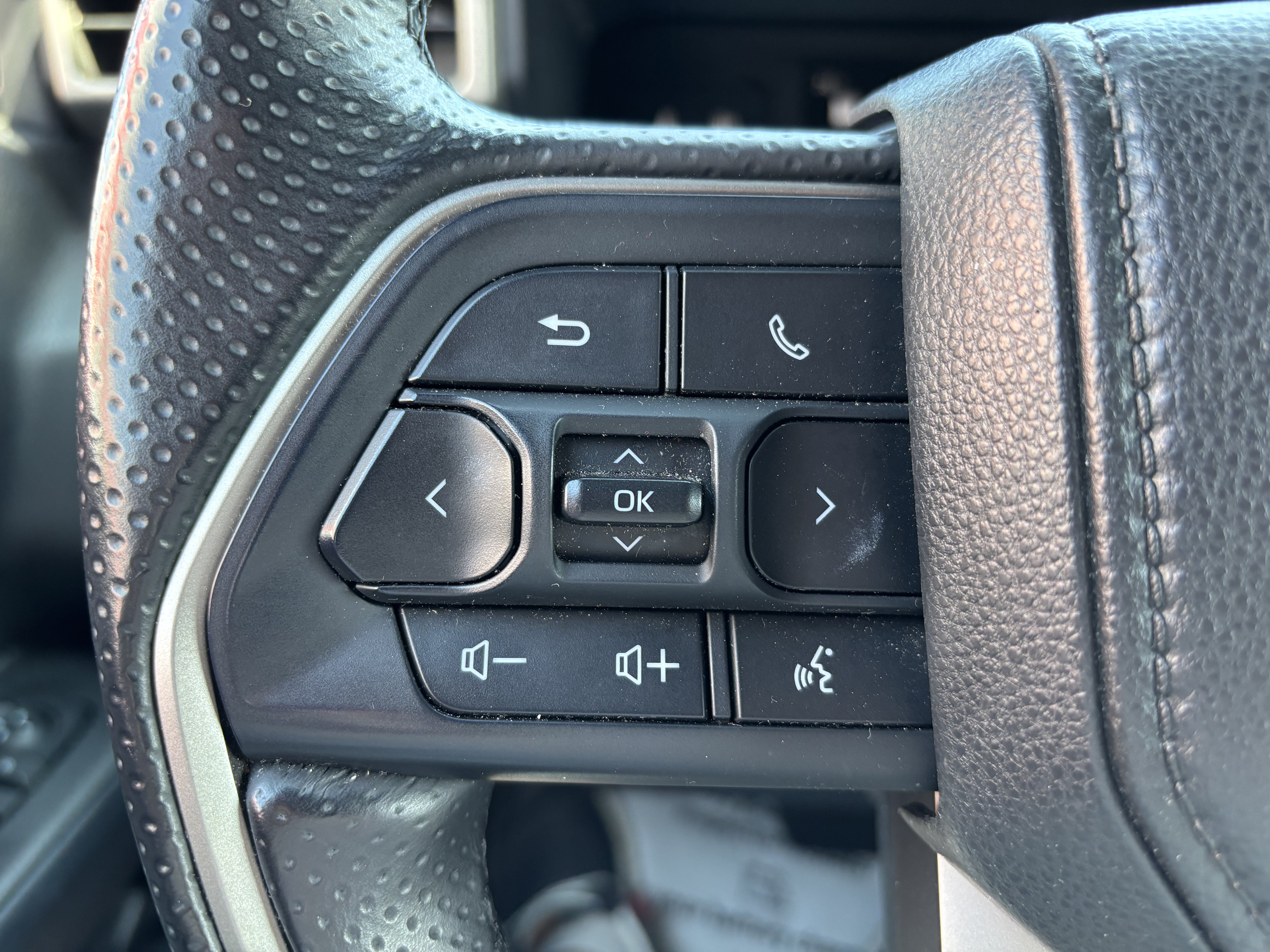 Used 2025 Toyota 4Runner SR5 AWD/4WD image 19