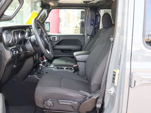 Used 2023 Jeep Wrangler Sahara image 7