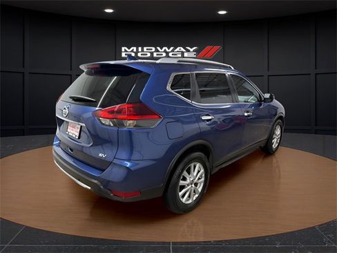 Used 2019 Nissan Rogue SV image 4