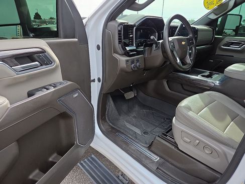 Used 2024 Chevrolet Silverado 2500 LTZ w/ LTZ Premium Package AWD/4WD image 22