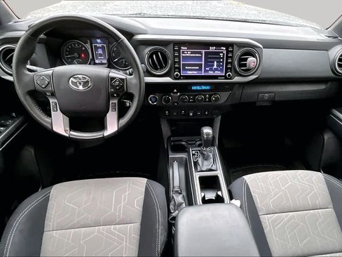 Used 2021 Toyota Tacoma TRD Sport w/ Technology Package AWD/4WD image 15