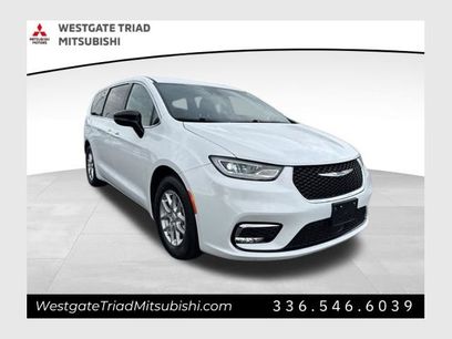 Used 2026 Chrysler Pacifica Select
