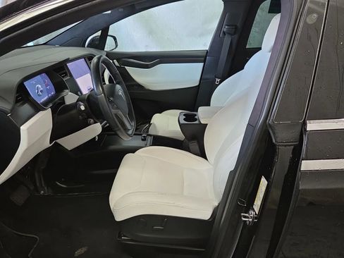 Used 2018 Tesla Model X 75D image 2