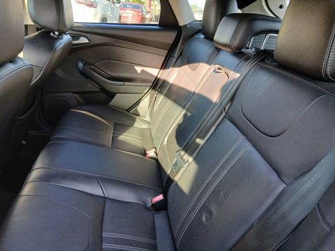 Used 2014 Ford Focus SE w/ Equipment Group 201A FWD image 18