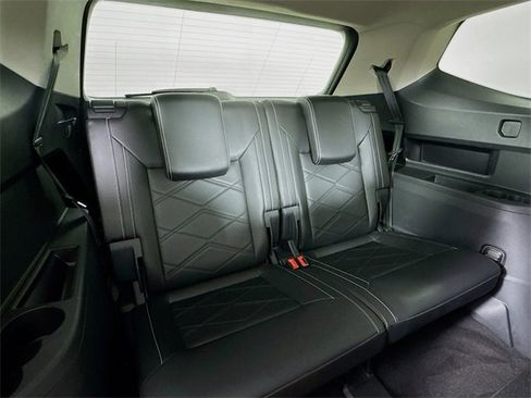 Used 2025 Volkswagen Atlas SE image 27