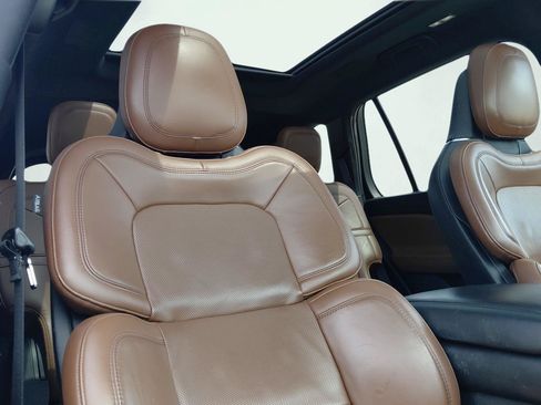 Used 2022 Lincoln Aviator Reserve w/ Equipment Group 201A AWD/4WD image 11