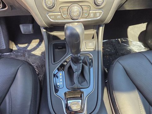 Used 2021 Jeep Cherokee Limited w/ Elite Package FWD image 26