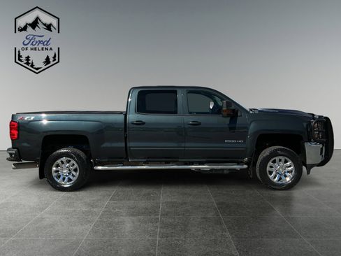 Used 2019 Chevrolet Silverado 2500 LT w/ LT Convenience Package image 6