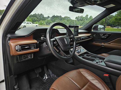 Used 2023 Lincoln Aviator Reserve w/ Equipment Group 201A RWD image 15