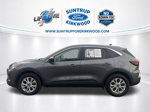 Used 2023 Ford Escape Active w/ Tech Pack #1 AWD/4WD image 2