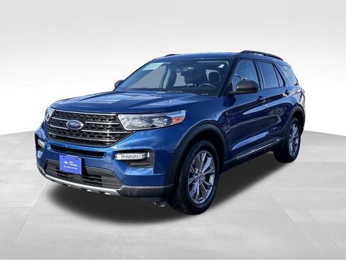 Certified 2022 Ford Explorer XLT w/ Equipment Group 202A image 2