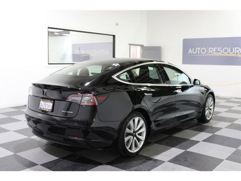 Used 2018 Tesla Model 3 Long Range image 4