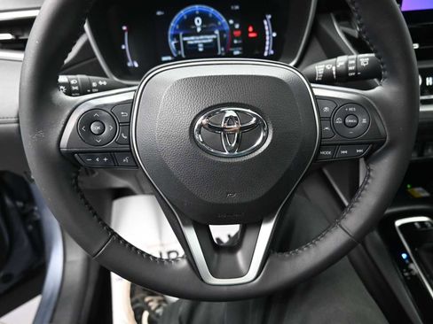 Used 2023 Toyota Corolla Cross XLE w/ Convenience Package AWD/4WD image 6