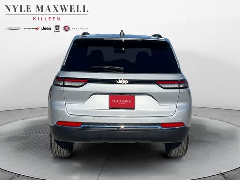 New 2025 Jeep Grand Cherokee Laredo image 15