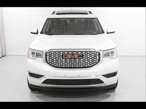 Certified 2019 GMC Acadia Denali w/ Technology Package AWD/4WD image 2