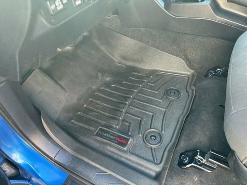 Used 2017 Toyota Tacoma TRD Off-Road w/ Premium & Technology Package AWD/4WD image 14