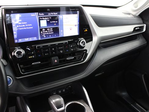 Used 2020 Toyota Highlander Platinum AWD/4WD image 16