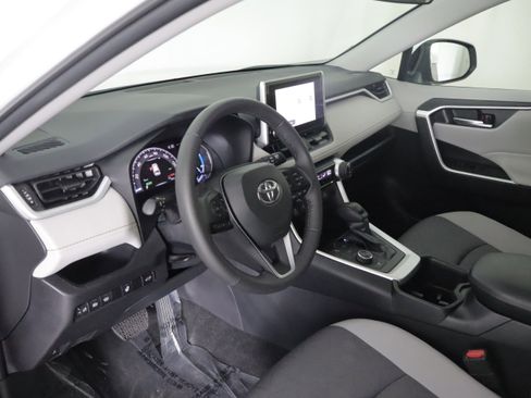 Used 2024 Toyota RAV4 XLE w/ Convenience Package AWD/4WD image 9
