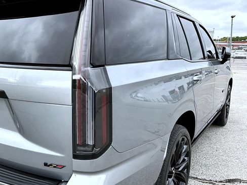 Used 2025 Cadillac Escalade V w/ LPO, ONYX Package AWD/4WD image 11