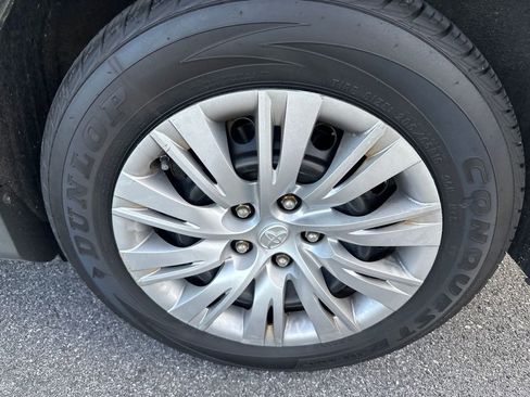 Used 2013 Toyota Camry LE image 9