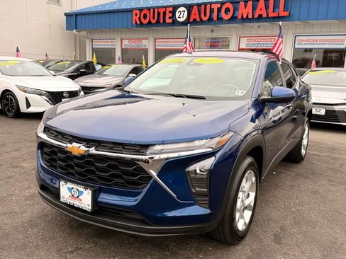 Used 2024 Chevrolet Trax LS w/ LS Convenience Package image 4