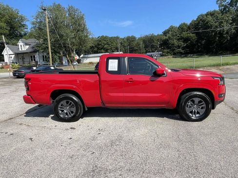 Used 2025 Nissan Frontier SV RWD image 2