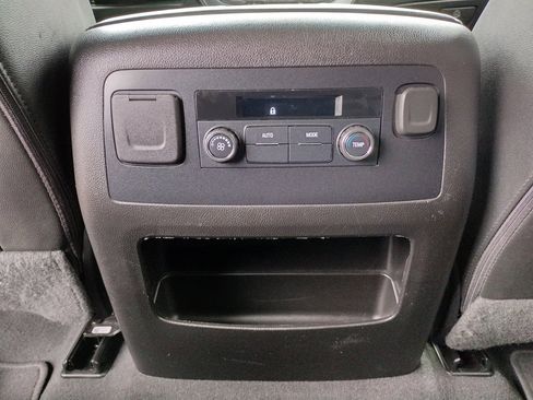 Used 2019 Chevrolet Suburban LT image 26