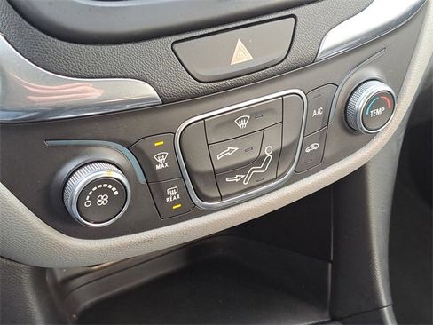 Used 2018 Chevrolet Equinox LS image 16