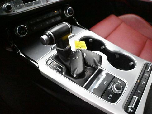 Used 2019 Kia Stinger GT1 image 6