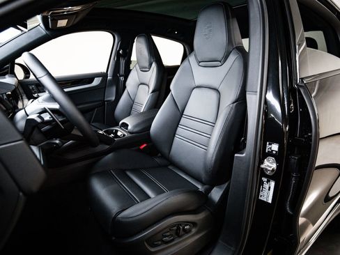 New 2026 Porsche Cayenne E-Hybrid Coupe AWD/4WD image 5