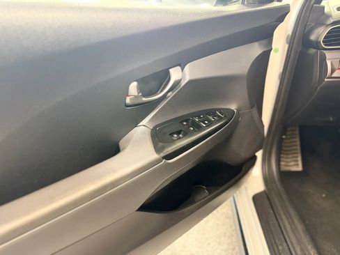 Used 2019 Hyundai Veloster Turbo image 24