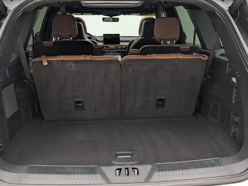 Used 2023 Lincoln Aviator Grand Touring w/ Equipment Group 301A AWD/4WD image 8
