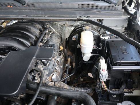 Used 2018 Chevrolet Suburban LT AWD/4WD image 39