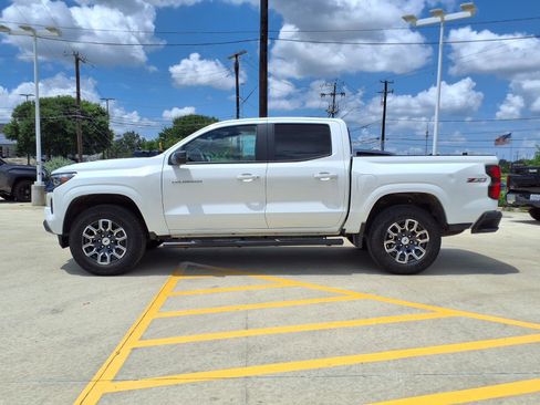 Used 2025 Chevrolet Colorado Z71 AWD/4WD image 8
