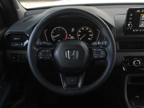 Used 2025 Honda Pilot TrailSport image 16