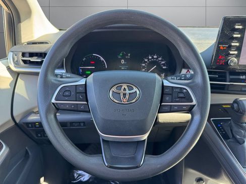 Used 2021 Toyota Sienna LE w/ LE Plus Package AWD/4WD image 13