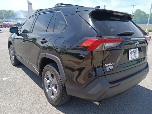 Used 2022 Toyota RAV4 LE AWD/4WD image 5