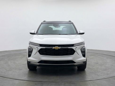 Used 2025 Chevrolet TrailBlazer LT image 2