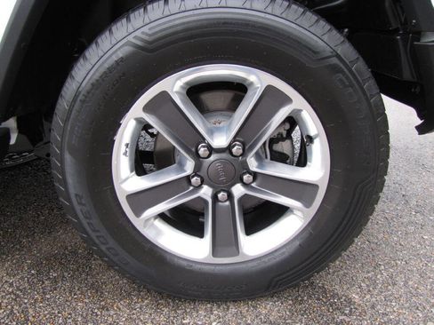 Used 2021 Jeep Wrangler Unlimited Sahara image 14