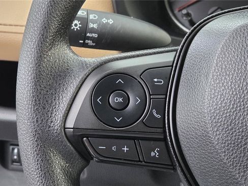 Used 2022 Toyota RAV4 XLE AWD/4WD image 19