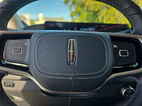 New 2026 Lincoln Navigator L Reserve AWD/4WD image 25