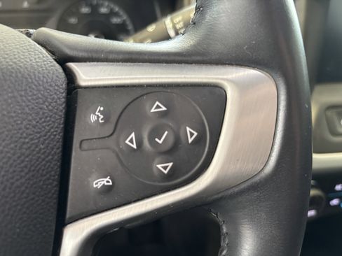 Used 2018 GMC Acadia SLE image 11