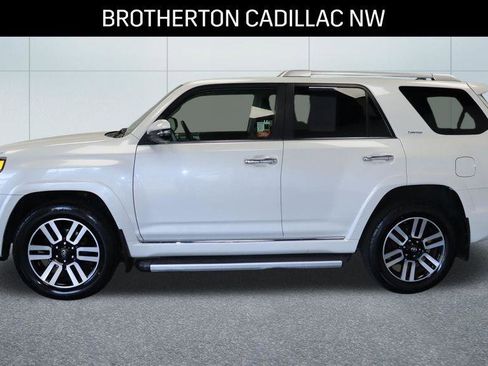 Used 2018 Toyota 4Runner SR5 AWD/4WD image 2