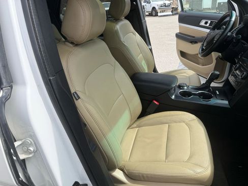 Used 2016 Ford Explorer XLT w/ Equipment Group 202A image 14