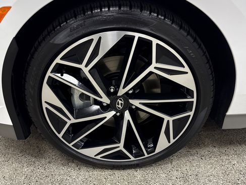 Used 2023 Hyundai Ioniq 6 SEL image 2